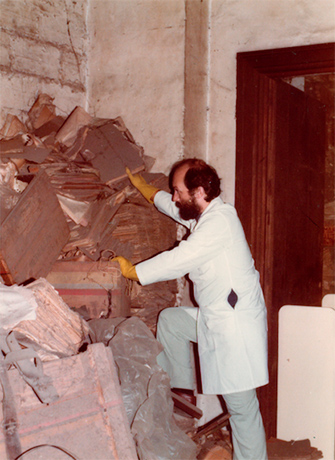 Una de las motivaciones de Roberto Luis Jaramillo Velásquez era que los estudiantes pudieran hacer investigación histórica. Foto: archivo Laboratorio de Fuentes Históricas.