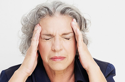 Dolores musculares y de cabeza son frecuentes tras la aplicación de la vacuna contra la covid-19. Foto: https://bit.ly/3bdzf7a