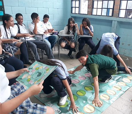 El Programa tiene un convenio con Comfama, para llevar las maletas a distintos municipios de Antioquia. Foto: Dirección de Investigación y Extensión.