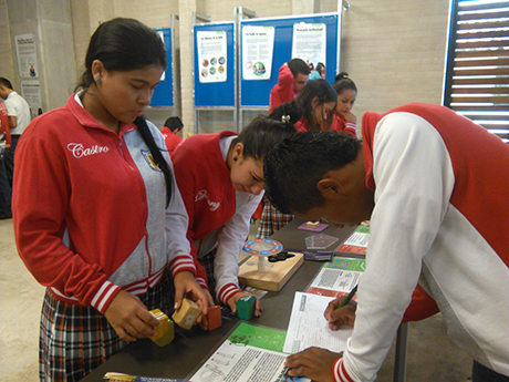 Está dirigido a estudiantes de octavo en aen adelante