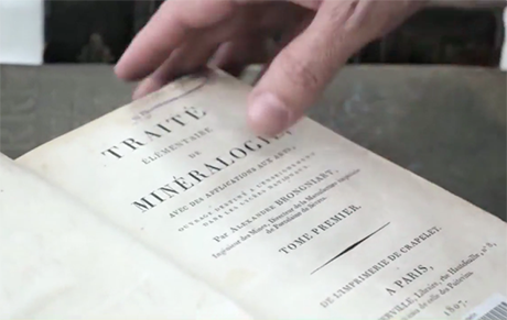 La Biblioteca Hernán Garcés González cuenta con una sala patrimonial donde están los libros más antiguos. Foto: reproducción.