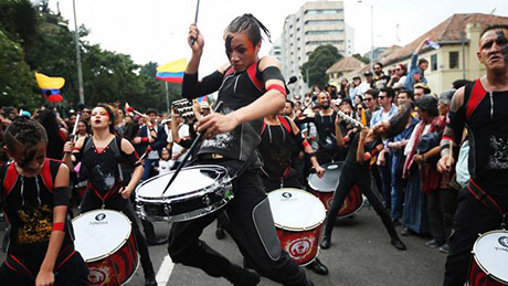 Con música y otras expresiones culturales los manifestantes han mostrado el descontento. Foto: tomada de bit.ly/3b6SO0o