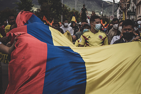 “Lo que sucede con los artistas performers o muralistas, rompe el mito que se reproduce por las cabezas del gobierno que aseguran que toda esta multitud es homogénea y manipulable”, Fernando Escobar. Foto: Pixabay
