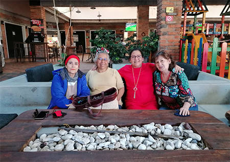 La profesora encuentra en sus amigos un “capital de afectos”. Foto: cortesía Berta Lucía Posada Gaviria.
