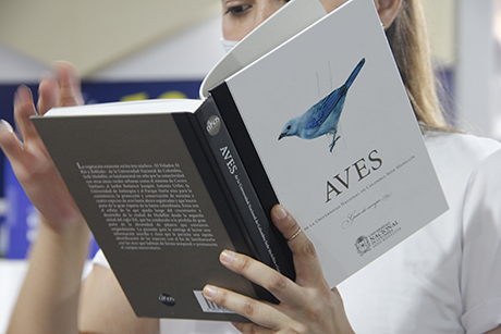 Aves de la Universidad Nacional de Colombia Sede Medellín, uno de los libros más vendidos. Foto: Unimedios.