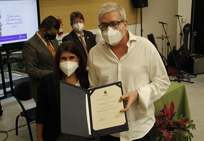 En 2021 le otorgaron reconocimiento a la docencia excepcional en la Facultad de Ciencias Humanas y Económicas. Foto: Unimedios.