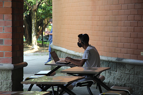 La Sección Salud de Bienestar Universitario es la encargada de recibir y gestionar la información de todos los estudiantes respecto a síntomas y vacunación. Foto: Unimedios.