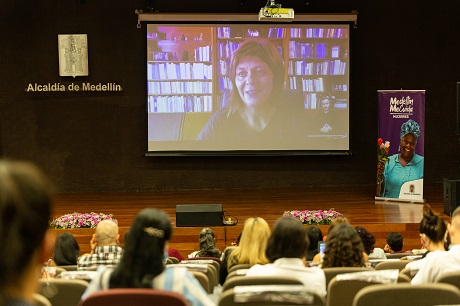 Según ONU Mujeres, el trabajo no remunerado en Colombia equivale al 20%. Foto: Cortesía Secretaría de las Mujeres de Medellín.