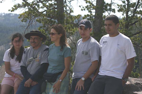 Cultivar las relaciones y compartir con su familia le resultan esenciales. Foto: cortesía Nora Elena Mesa Sánchez.