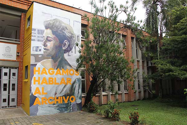 “Desde un inicio se pensó este espacio del bloque 19 con un cinema al aire libre y un mural vinculado a los procesos técnicos, de investigación y extensión que desarrolla el Laboratorio”, Profesor Óscar Calvo. Foto: Unimedios.