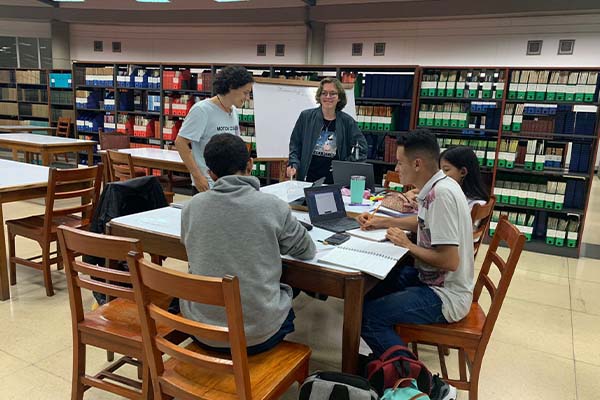 “Me parece que la jornada es muy útil, porque somos muchos los que no nos concentramos en casa pues siempre hay muchos distractores, es ideal para centrarnos y aprovechar el tiempo”, Juan Pablo Penagos, estudiante de Ingeniería de Minas y Metalurgia. Foto: Unimedios.