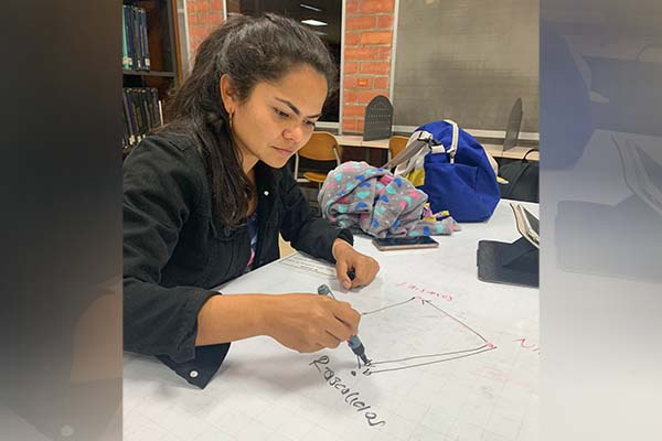 “Me gusta esta jornada porque no es bueno interrumpir cuando se está estudiando, entonces esta continuidad mejora mi capacidad de concentración”, Katherin Jiménez, estudiante de Ingeniería Mecánica. Foto: Unimedios.