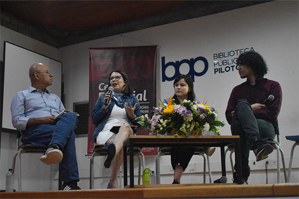 En la presentación del Dossier los autores hablaron de sus textos. Foto: cortesía Oficina de Comunicaciones FCHE.