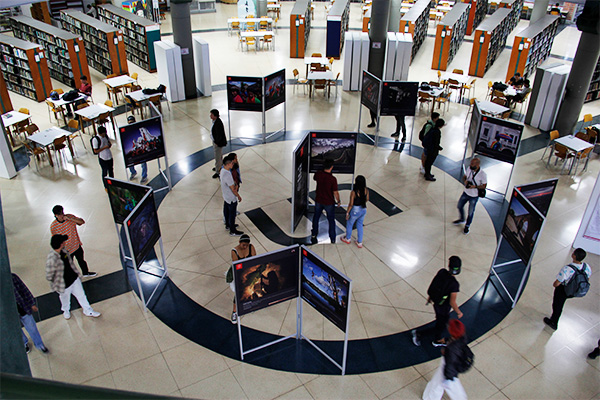 La exposición “El País que imaginamos”, obtuvo mención en la categoría contemporáneo-presencial del premio Llama, que tiene como finalidad reconocer, visibilizar e incentivar la curaduría en el Perú. Foto: Unimedios.