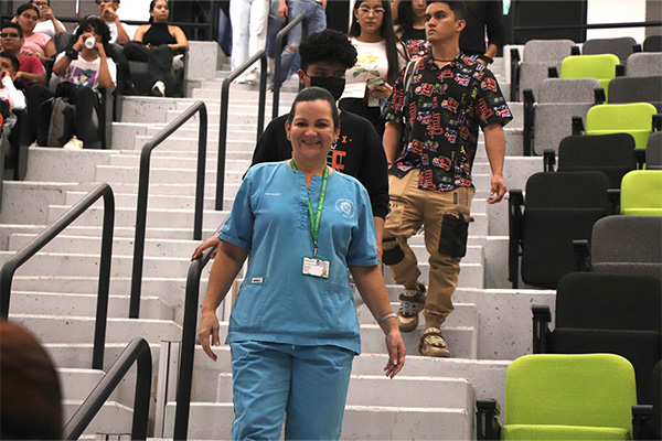 En el 2018 la Sede la condecoró por su vocación de servicio a la Universidad. Foto: cortesía Bienestar Universitario.