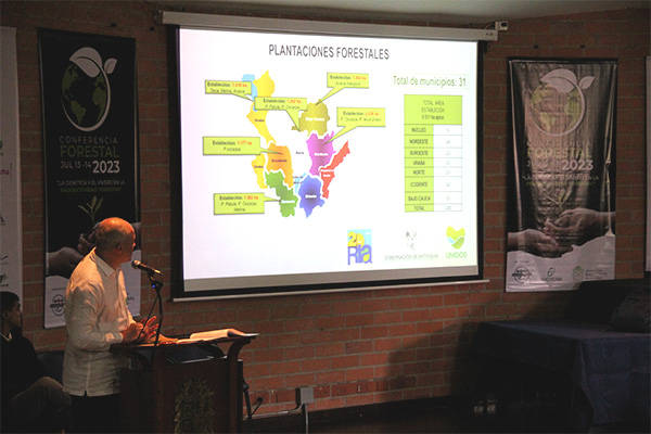 La Reforestadora Integral de Antioquia, RIA, expuso las perspectivas y realidades del sector forestal en el departamento.  Foto Unimedios.