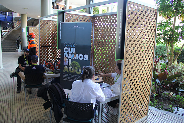 La Conferencia Forestal contó con una muestra comercial a la que asistieron varias empresas. Foto Unimedios.