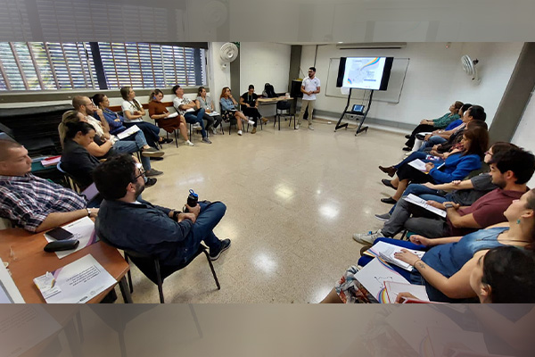 Actividad con personal administrativo. Campus El Volador. Foto: cortesía Enarmonia.