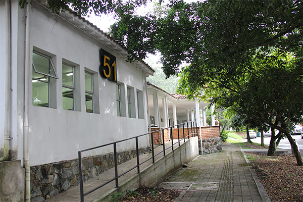 Bloque 51, Campus El Volador, el cielo para el profesor Uriel. Foto: Unimedios Medellín.