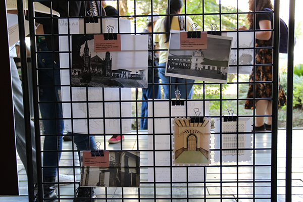 Los espectadores pueden interactuar con la exposición, observar fotografías y escribir cartas de amor o desamor. Foto Unimedios.