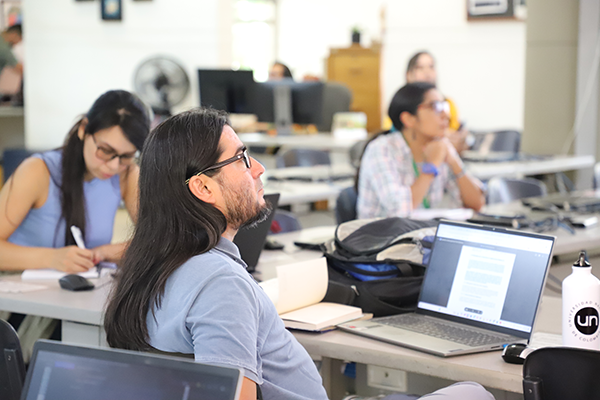 Los asistentes comentaron sus reflexiones sobre el tema. Foto de Unimedios.