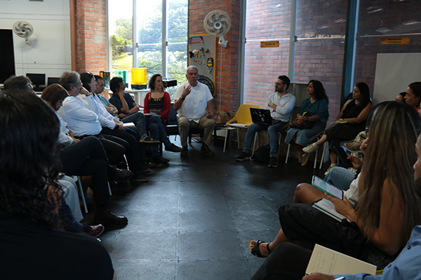 El Centro Nansen compartió con funcionarios de la UNAL Medellín su experiencia en torno al diálogo y las universidades. Foto de Unimedios.