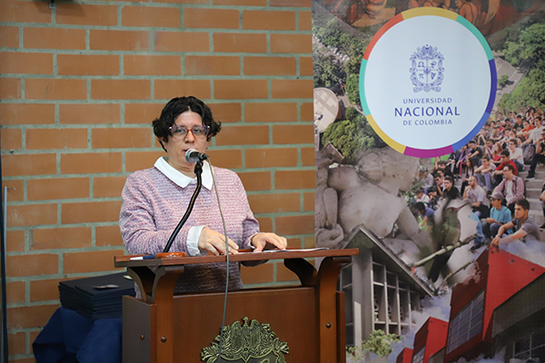 La vicerrectora de la UNAL Medellín, Laura Carla Moisa Elicabide, presidió felicitó a los distinguidos. Foto de Unimedios.