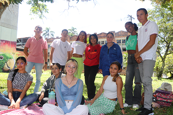 Actividades de Bienestar de la Facultad en las zonas verdes del campus. Foto Facultad de Ciencias de la Vida.