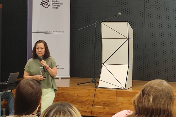 "Desarrollo y evaluación in vitro de un prototipo de scaffold con adición de partículas magnéticas para regeneración Ósea". "Con este proyecto le entregamos profesionales en muchas áreas con formación multidisciplinar". Claudia García, UNAL en alianza con otras del G8+ y empresas. Foto Unimedios Medellín.