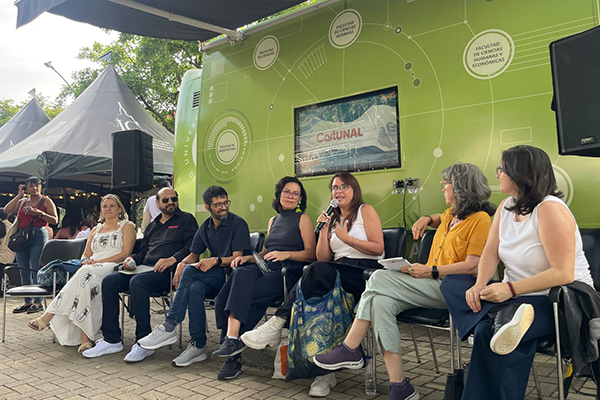 En el evento se realizó un conversatorio Mujeres y política, y la apertura de la exposición CartUNAL 2024. Foto de la Red Cultural UNAL.