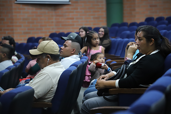 25 personas participantes de la iniciativa viajaron de Ituango a Medellín para la entrega de resultados. Foto Unimedios Medellín.