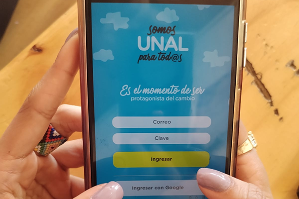 “Somos UNAL” es compatible con celulares. Foto de Unimedios.