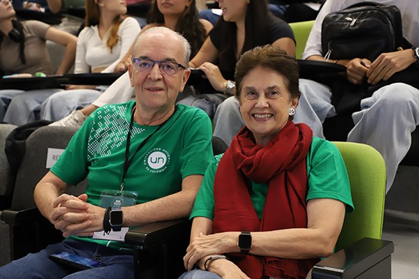 Los profesores eméritos de la UNAL y creadores del concurso Jorge Cossio y Débora Tejada. Foto Unimedios.