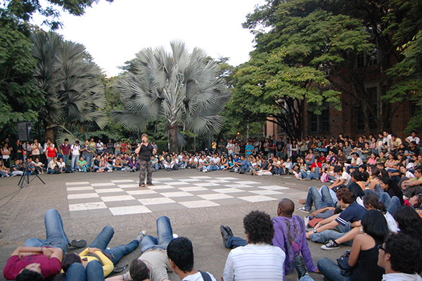 La historia de El Cuentacho UNAL inició en la Plazoleta del Ajedrez. Foto cortesía de Bienestar Universitario de la UNAL Medellín.