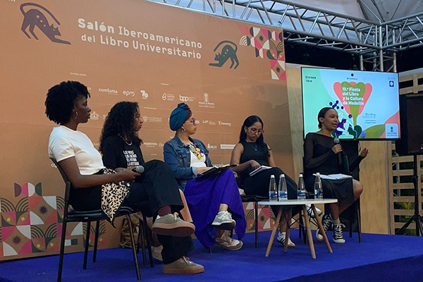 Como parte del lanzamiento del libro Black Feminism: teoría crítica, violencias y racismo. Conversaciones entre Angela Davis y Gina Dent se hizo un conversatorio. Foto Red Cultural.
