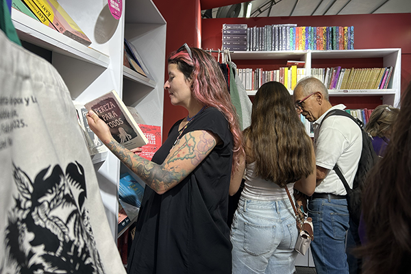 Una de las novedades fue el libro Pereza para todos, de Hadrien Klent. Foto de Unimedios.
