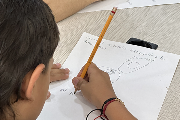 Los niños se hicieron preguntas relacionadas con la ciencia. Foto de Unimedios.