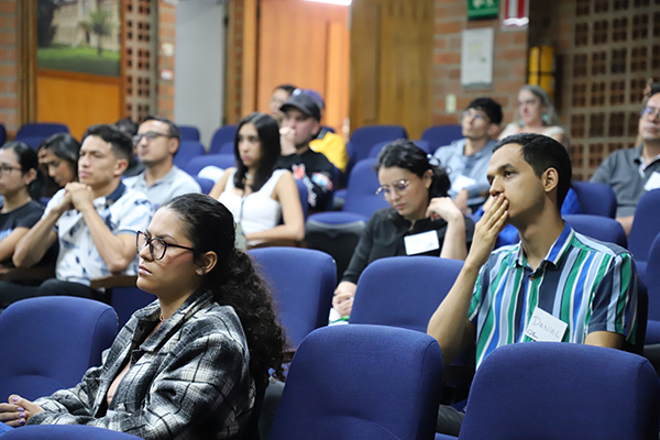 Investigadores, docentes y estudiantes asistieron al evento. Foto de Unimedios.