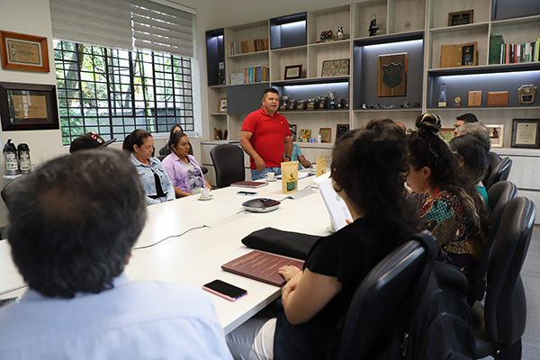 Al encuentro asistieron personas de la comunidad y directivos, docentes, estudiantes y egresados de la Facultad de Ciencias Agrarias quienes participaron del proceso. Foto Unimedios Medellín.