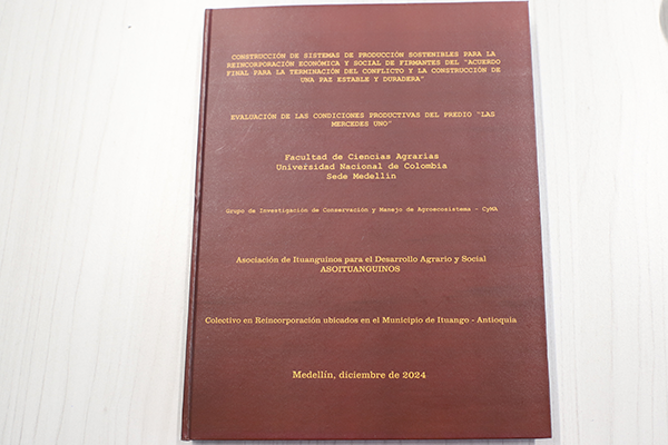 El informe "Evaluación de las condiciones productivas del predio Las Mercedes Uno" fue entregado a la comunidad y reposa en la Biblioteca de la UNAL. Foto Unimedios Medellín.