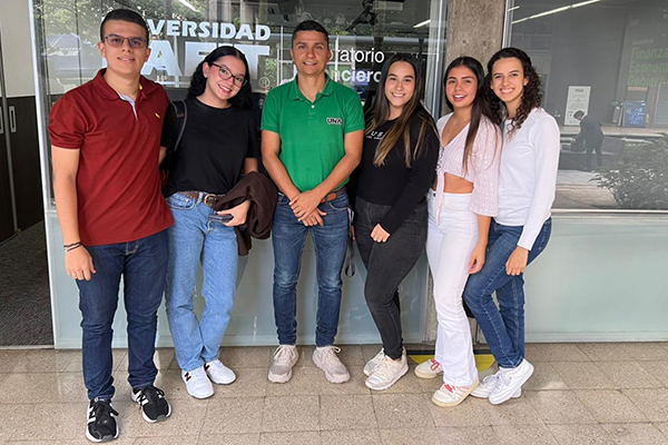 El grupo está conformado por estudiantes entre el sexto y octavo semestre de Economía. Foto cortesía.
