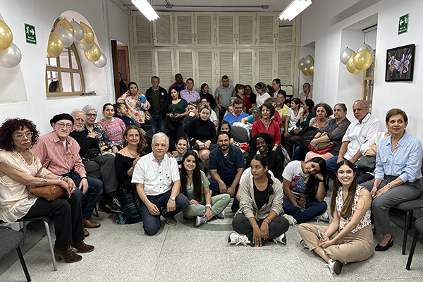 El homenaje preparado por sus pacientes y compañeros se realizó en las instalaciones de la Sede Medellín. Foto Unimedios