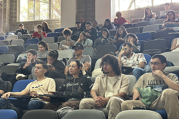 El invitado es docente del Departamento de Estudios Culturales del Colegio de la Frontera Norte de México. Foto Unimedios.
