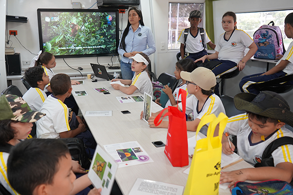 El Aula Móvil fue el espacio donde la UNAL Medellín sensibilizó sobre Biodiversidad. Foto Unimedios Palmira.