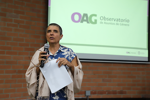 La docente Laura Victoria Almandos durante su presentación. Foto Unimedios Medellín.